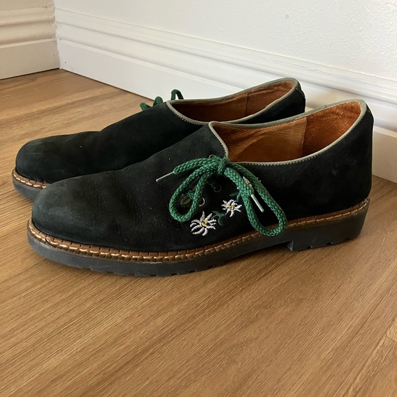 Italianmade Suede Shoe with Flower Embroidery - Picture 1 of 4